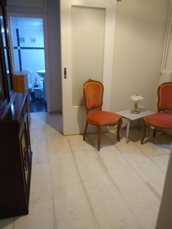 Acropolis Within 10 Minutes Walk! Classical Apartment And A Hostess At Your Side! Афіни Екстер'єр фото