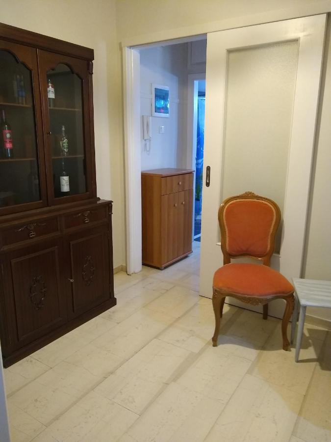 Acropolis Within 10 Minutes Walk! Classical Apartment And A Hostess At Your Side! Афіни Екстер'єр фото