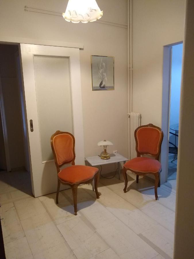 Acropolis Within 10 Minutes Walk! Classical Apartment And A Hostess At Your Side! Афіни Екстер'єр фото