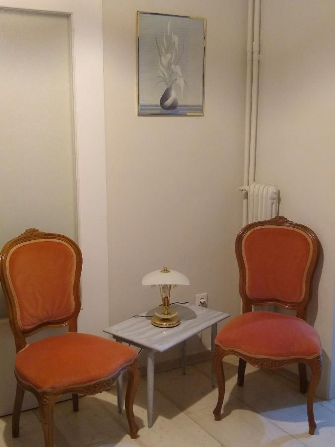 Acropolis Within 10 Minutes Walk! Classical Apartment And A Hostess At Your Side! Афіни Екстер'єр фото